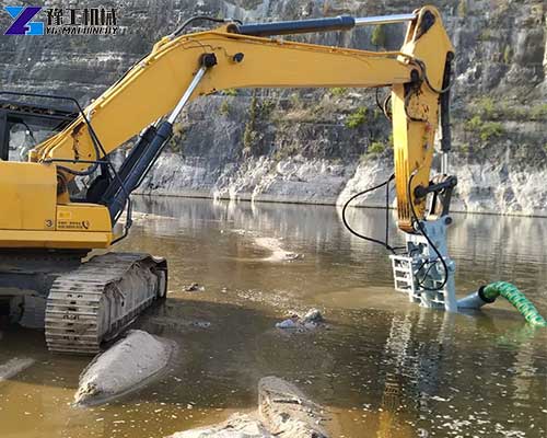 excavator-dredge-pump-attachment-is-working